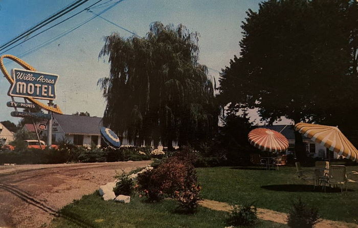 Willo-Acres Motel (Canton Inn and Suites) - Old Postcard And Promos